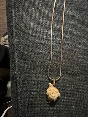 24k gb with plat Carved Cream Rose Pendant Necklace